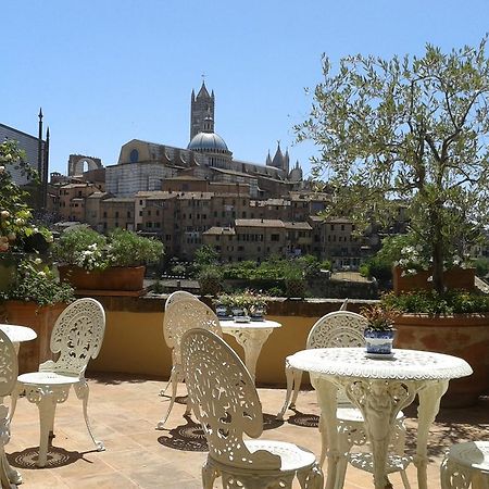 Bed and Breakfast Residenza D'Epoca Campo Regio Relais Siena Exterior foto