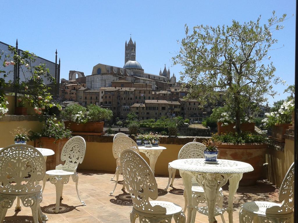 Bed and Breakfast Residenza D'Epoca Campo Regio Relais Siena Exterior foto