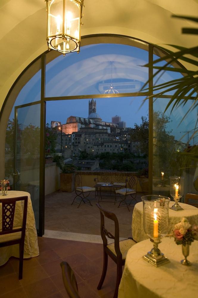 Bed and Breakfast Residenza D'Epoca Campo Regio Relais Siena Exterior foto