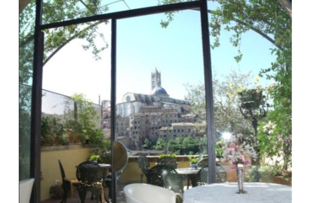 Bed and Breakfast Residenza D'Epoca Campo Regio Relais Siena Exterior foto