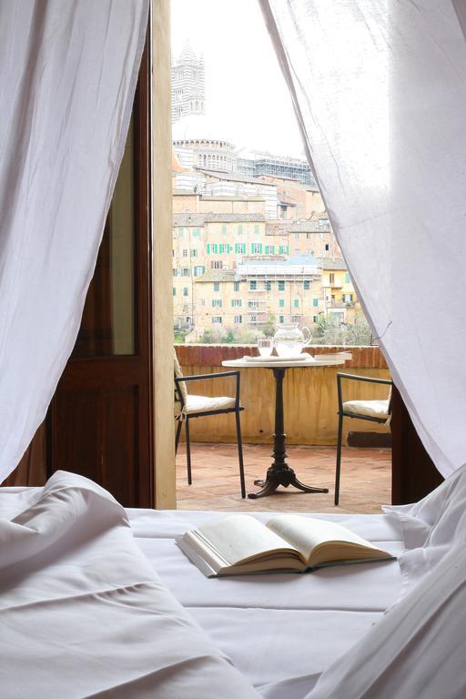 Bed and Breakfast Residenza D'Epoca Campo Regio Relais Siena Exterior foto