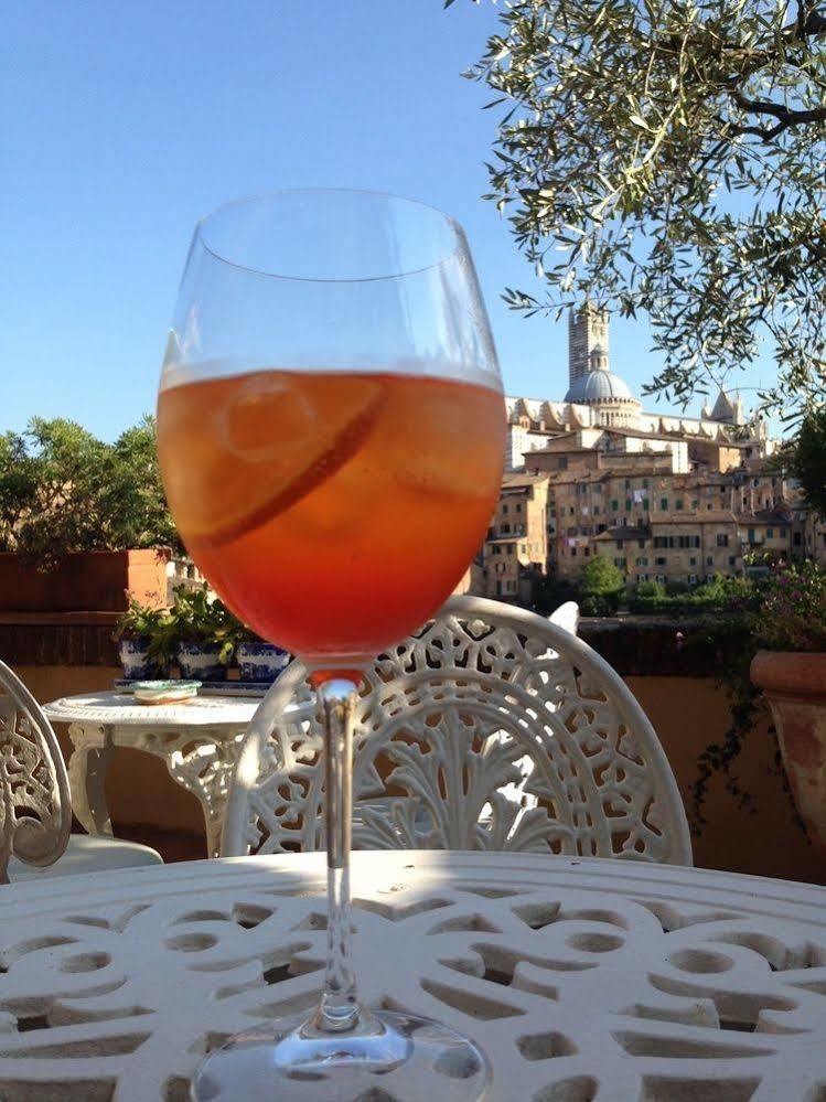Bed and Breakfast Residenza D'Epoca Campo Regio Relais Siena Exterior foto