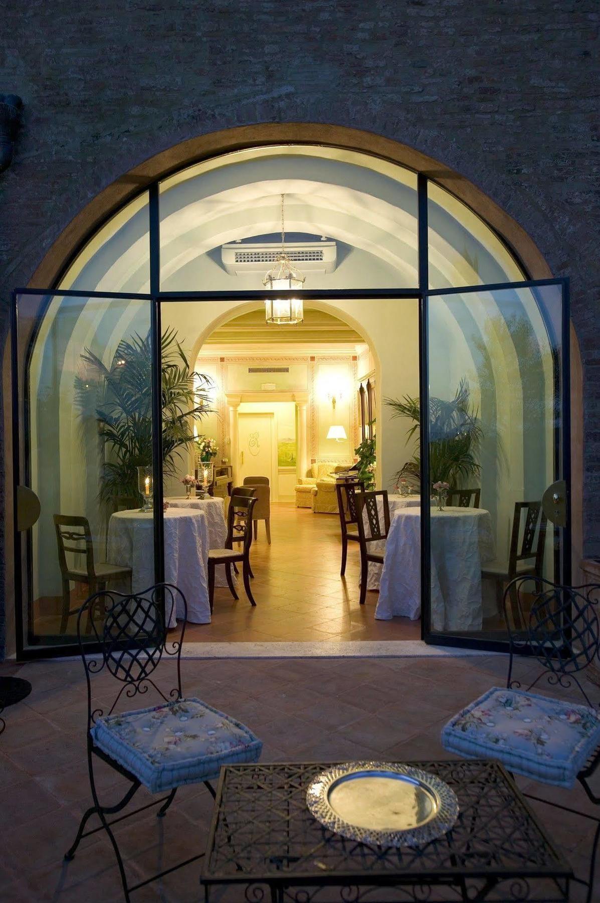 Bed and Breakfast Residenza D'Epoca Campo Regio Relais Siena Exterior foto